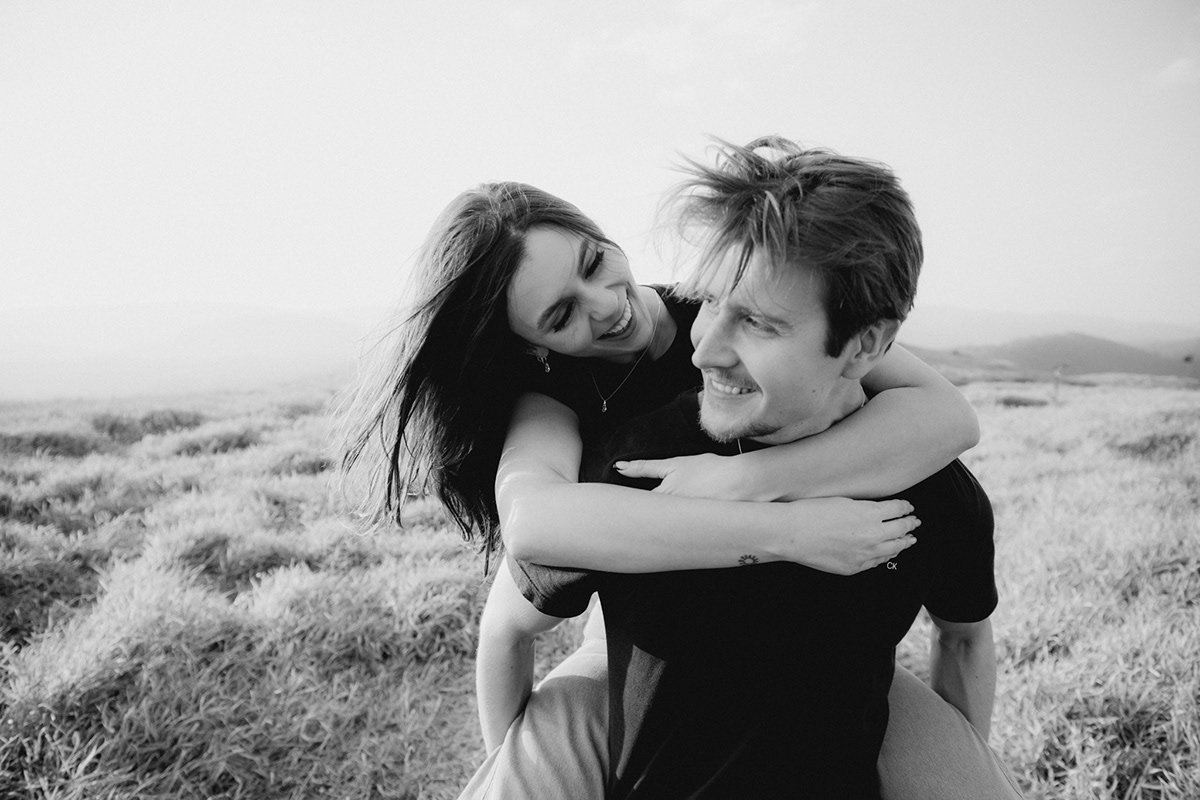Retrato de casal de Vic e Dmi